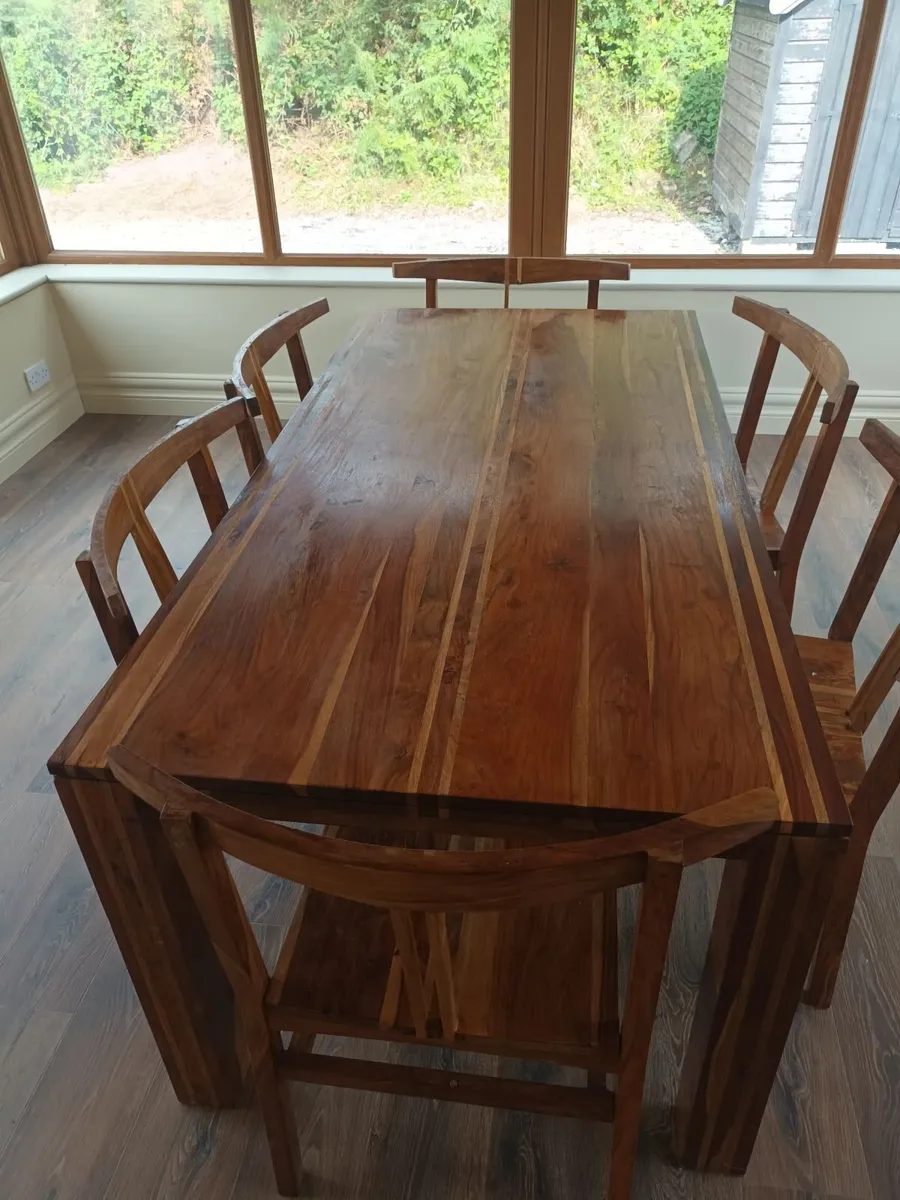 Table and chairs - Image 2