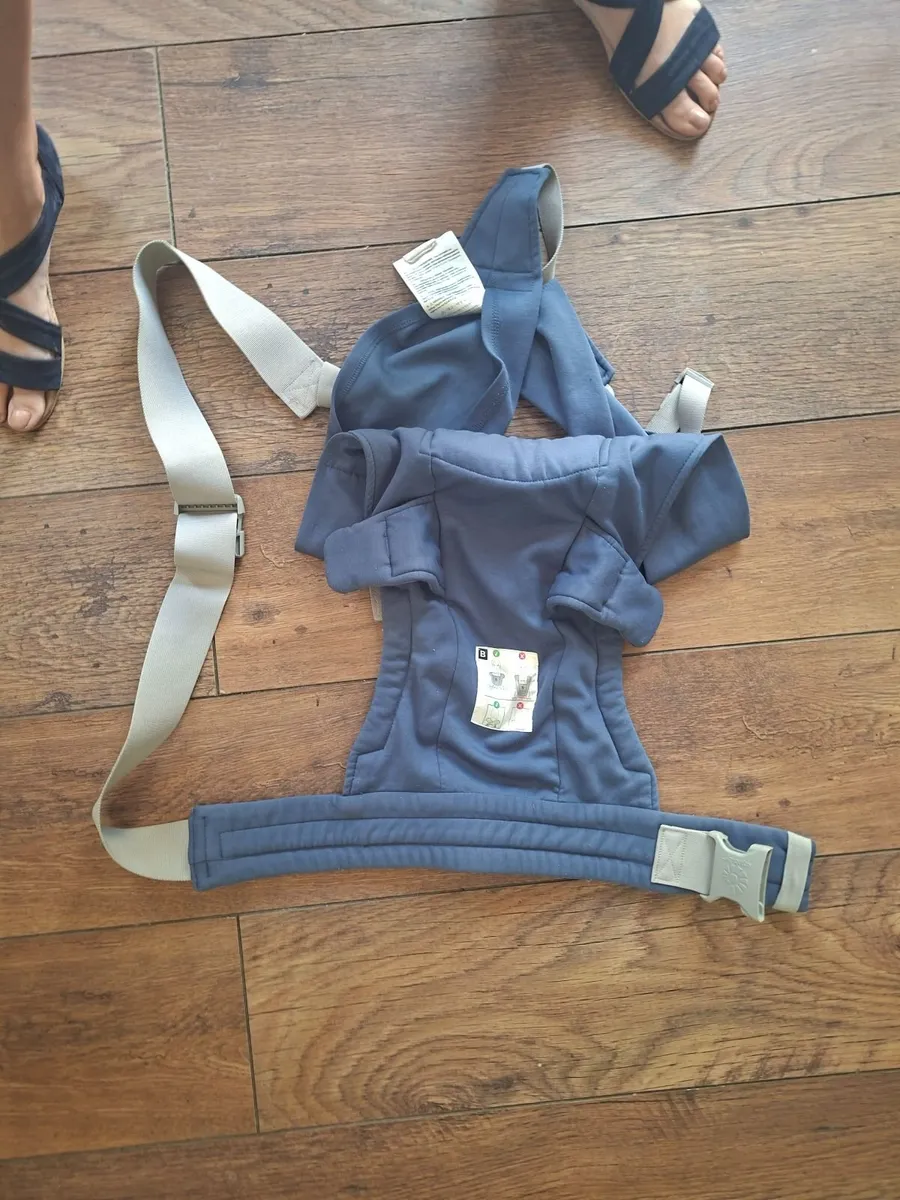Baby carrier - Image 1