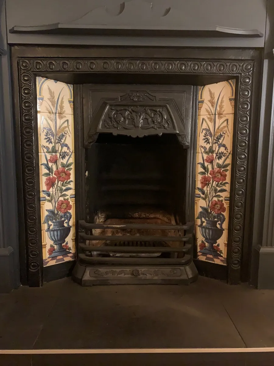 Cast Iron Fireplace Insert and Mantlepiece - Image 2