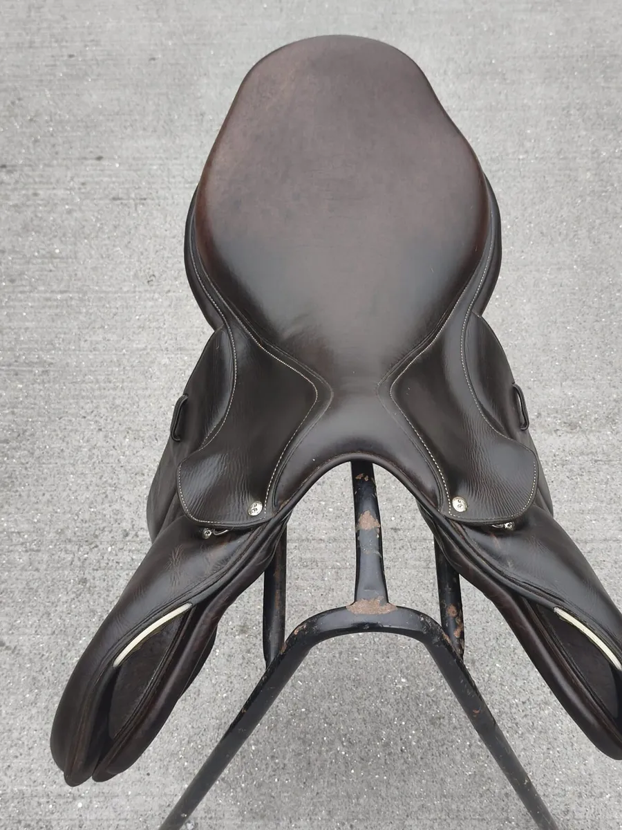 Voltaire jumping saddle - Image 1