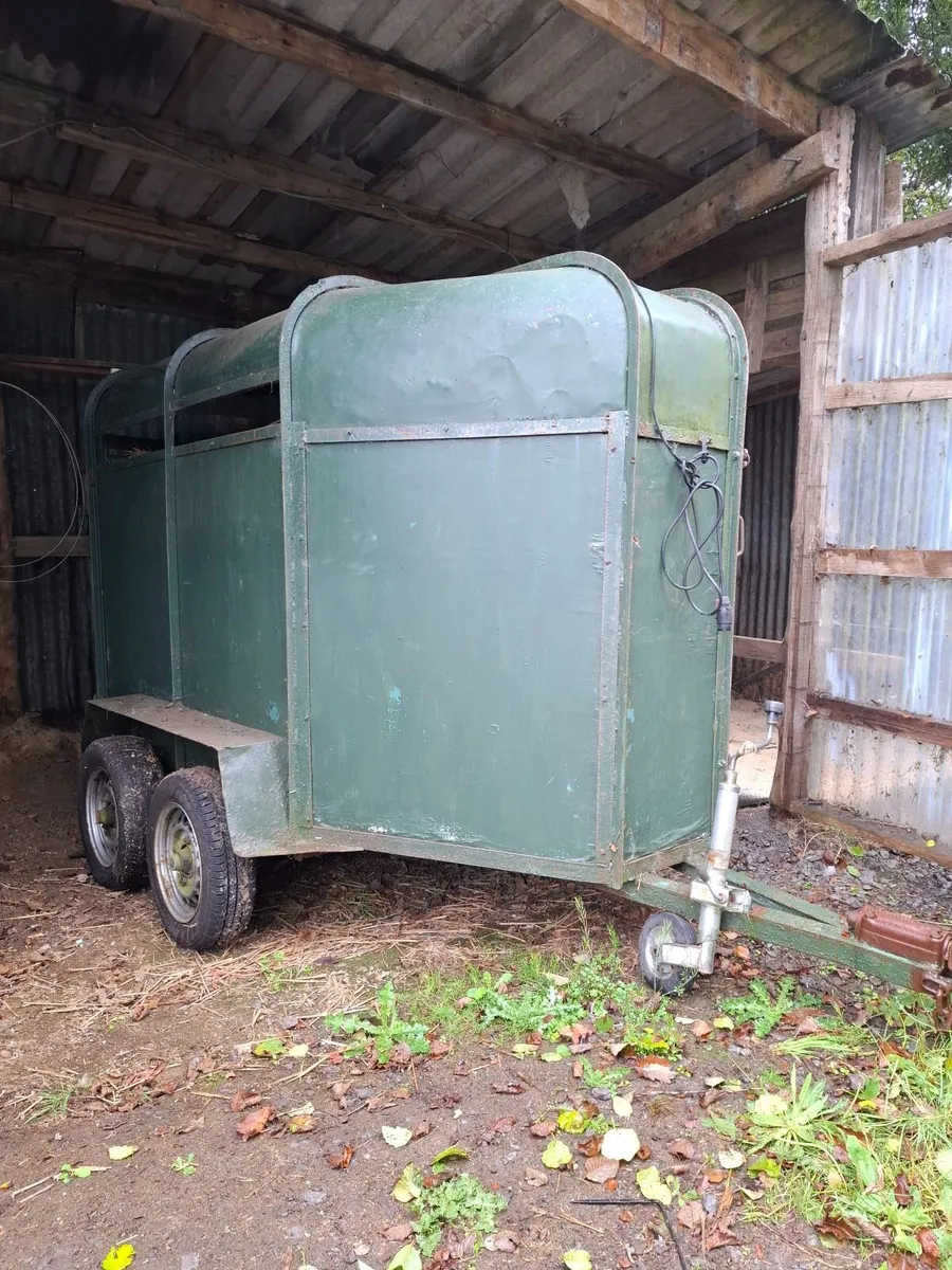 Trailer - Image 1