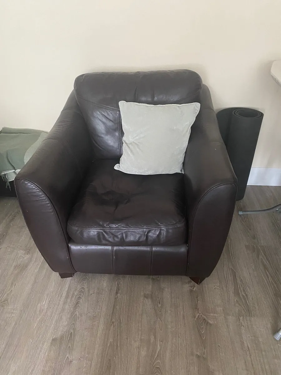 Sofa and 2 arm chairs - Image 1