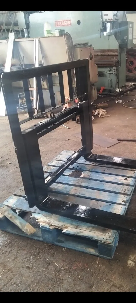 Pair of pallet forks - Image 1