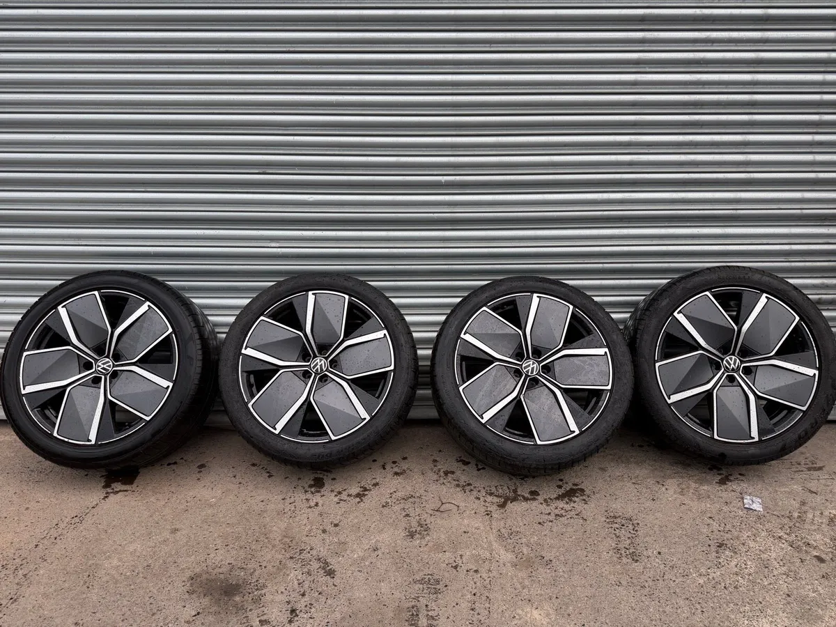 2018 on Vw Touareg 21 “ alloy wheels - Image 1