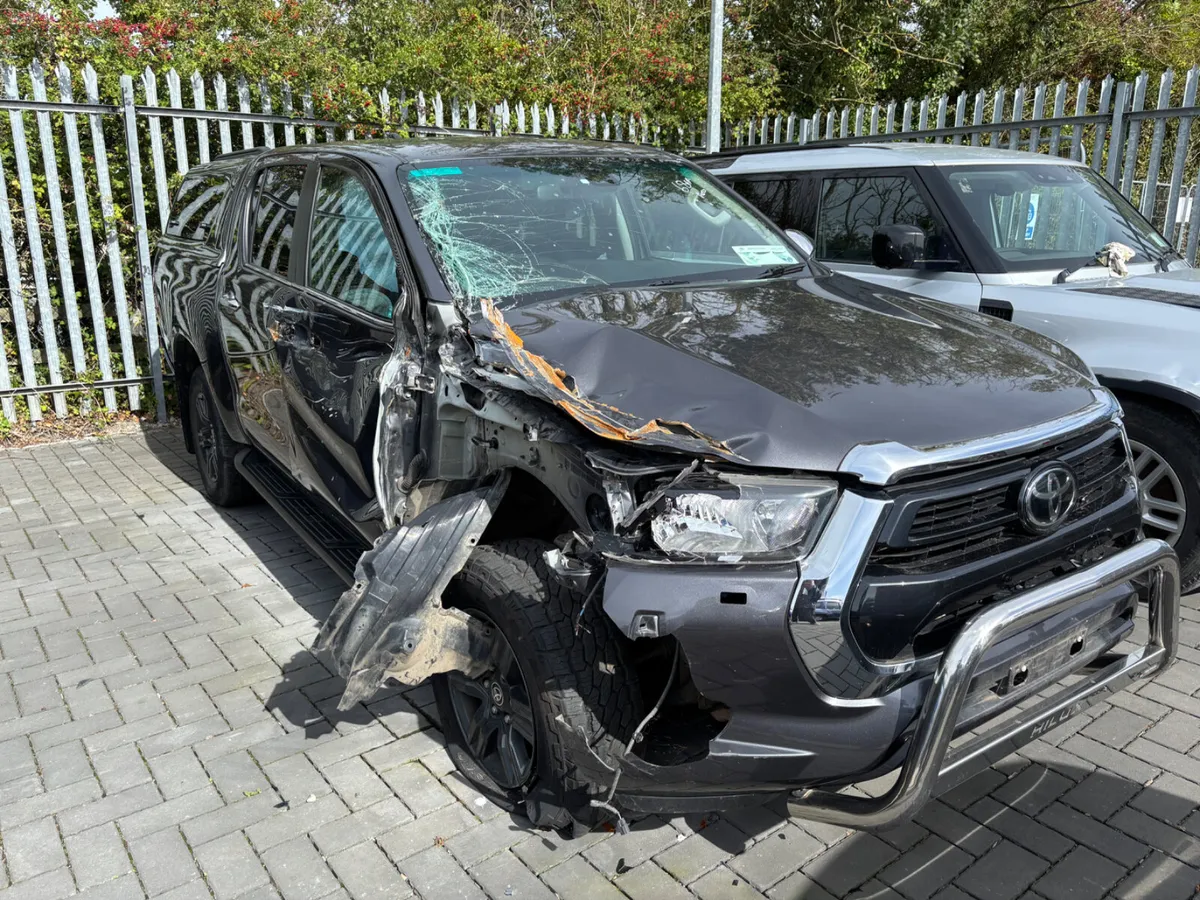23 Hilux 2.8 SR5 Auto 68km Chassis safe Starting - Image 2