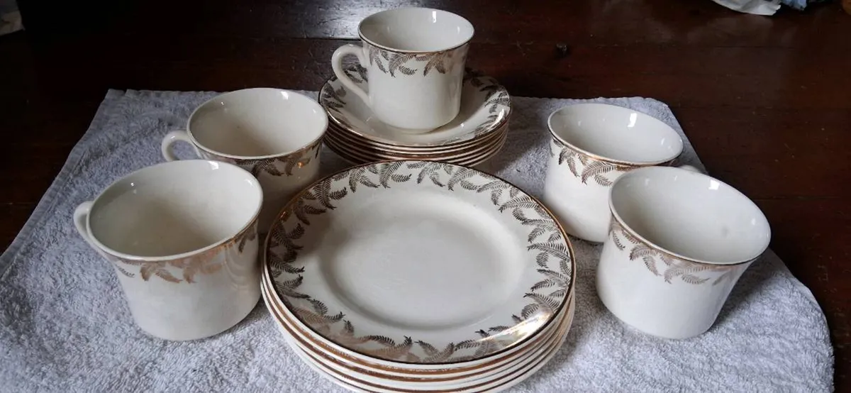 Vintage cups and saucers - Image 1