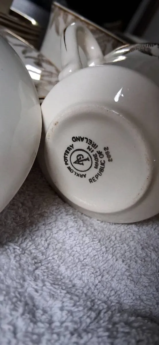 Vintage cups and saucers - Image 2