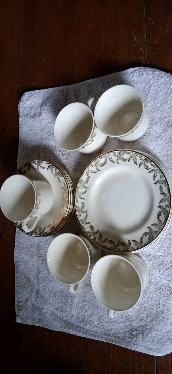 Vintage cups and saucers - Image 3