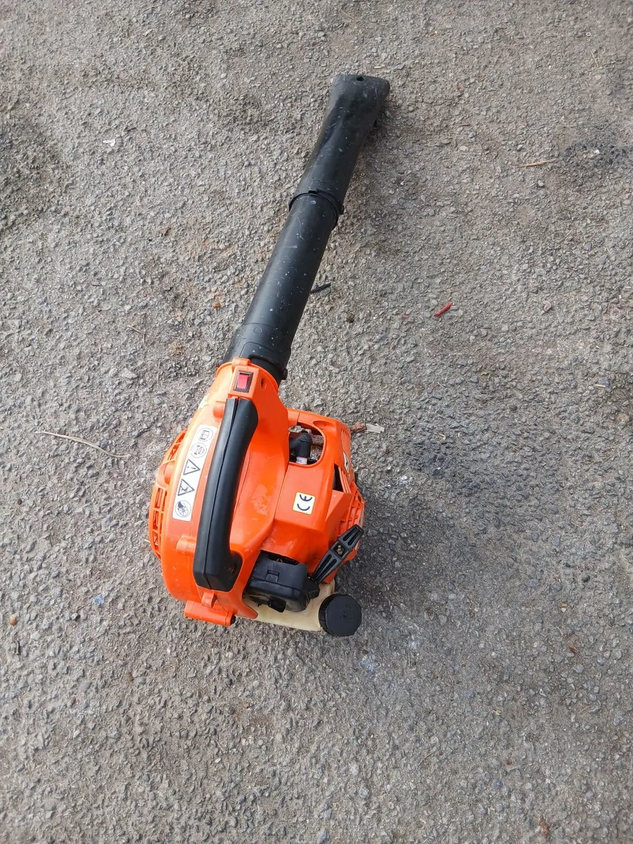 Leaf blower petrol read about add priced - Image 1
