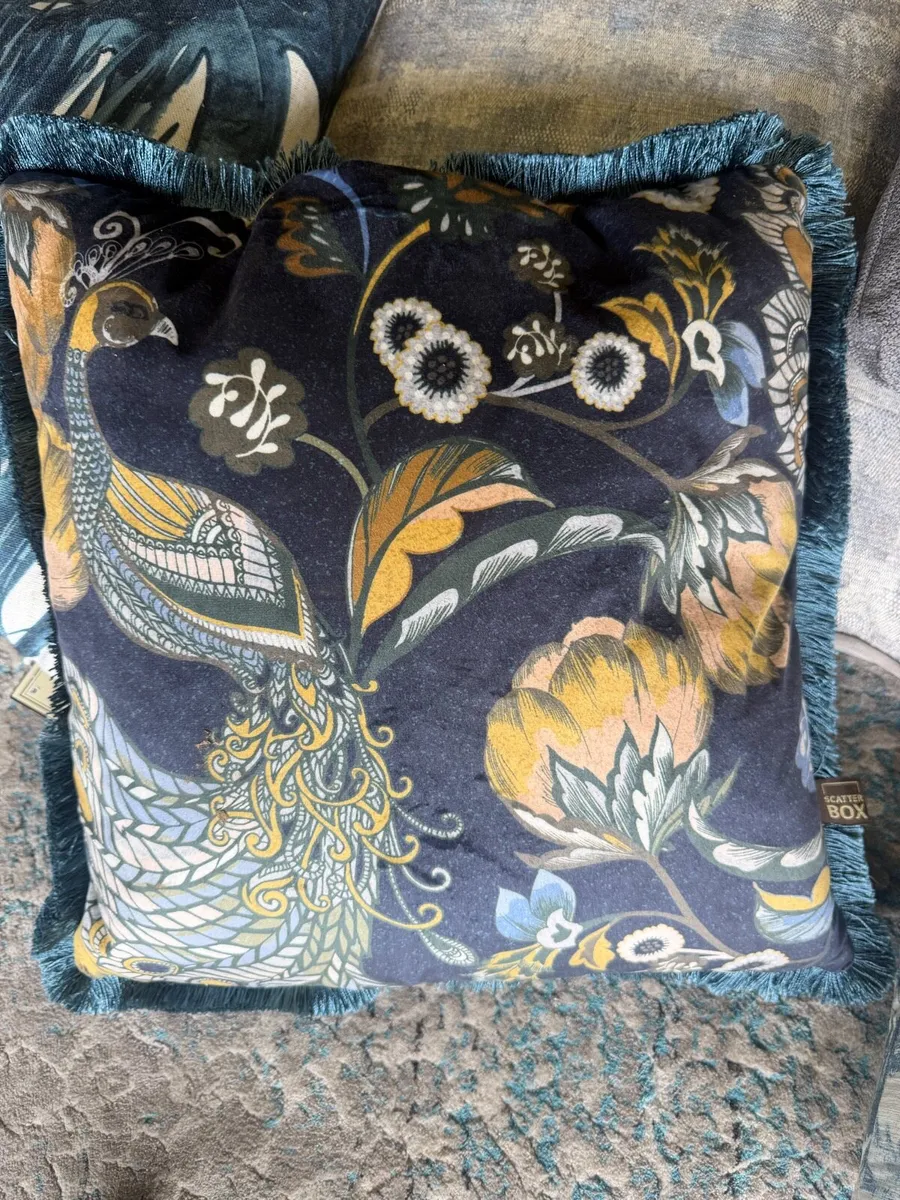 5X Luxury Hotel Collection Cushions (NEW) - Image 2