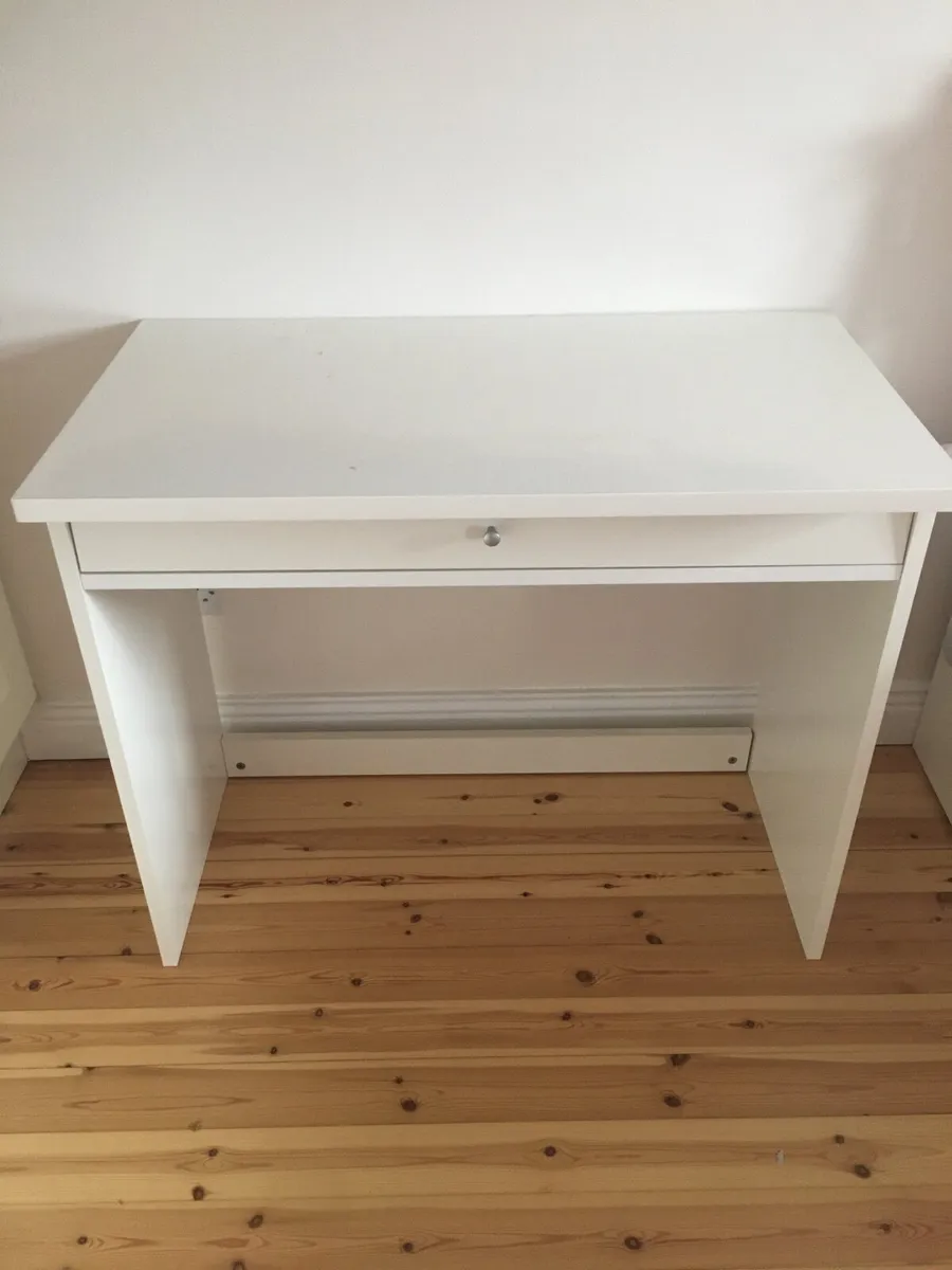 Study desk - Image 1