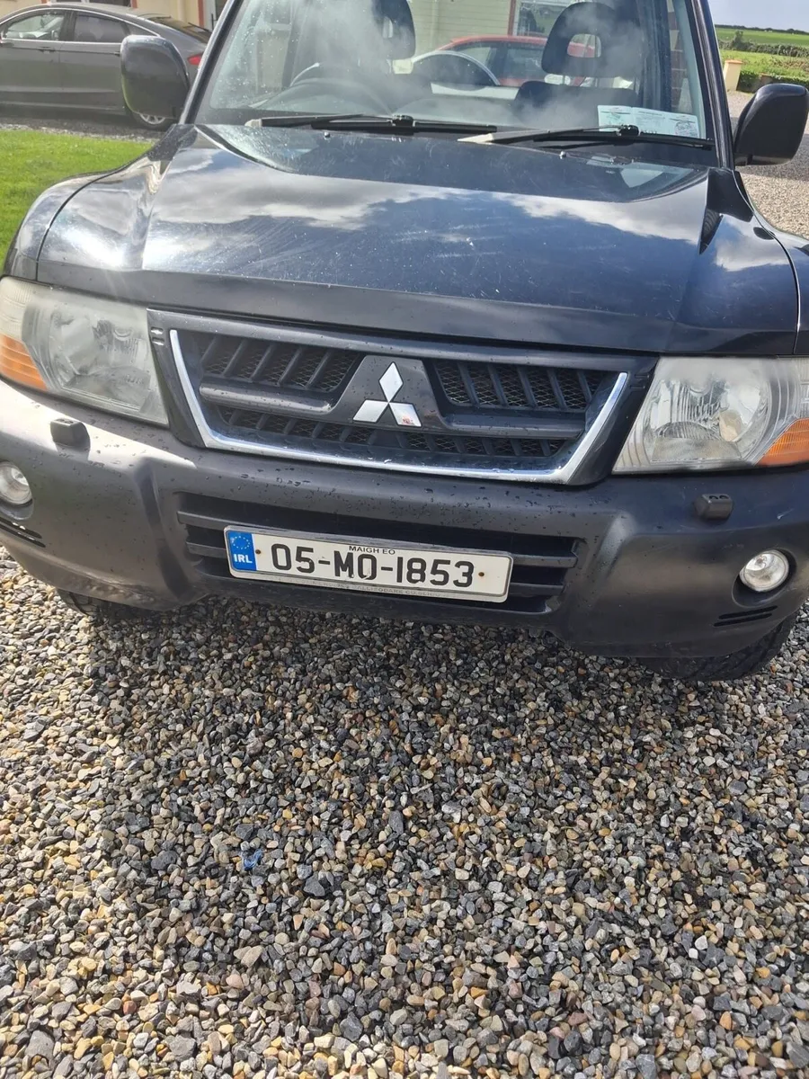 2005 Mitsubishi pajero - Image 1