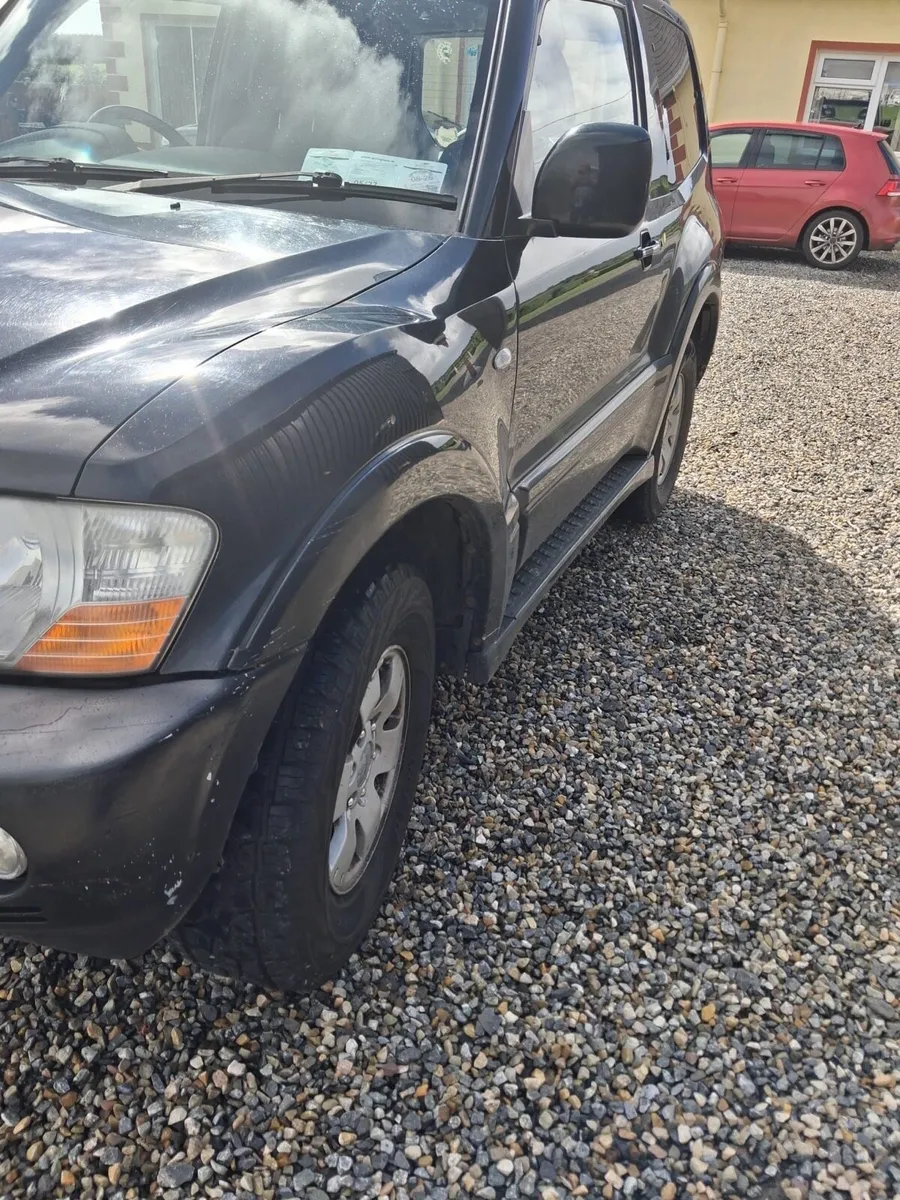 2005 Mitsubishi pajero - Image 2