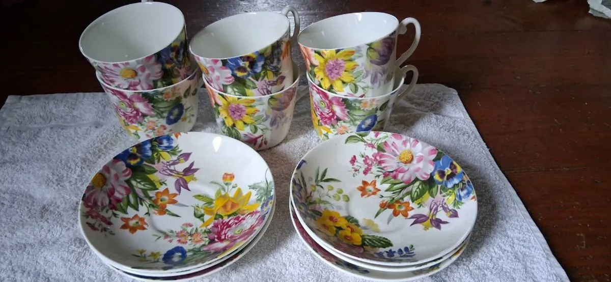 Fine bone china - Image 1