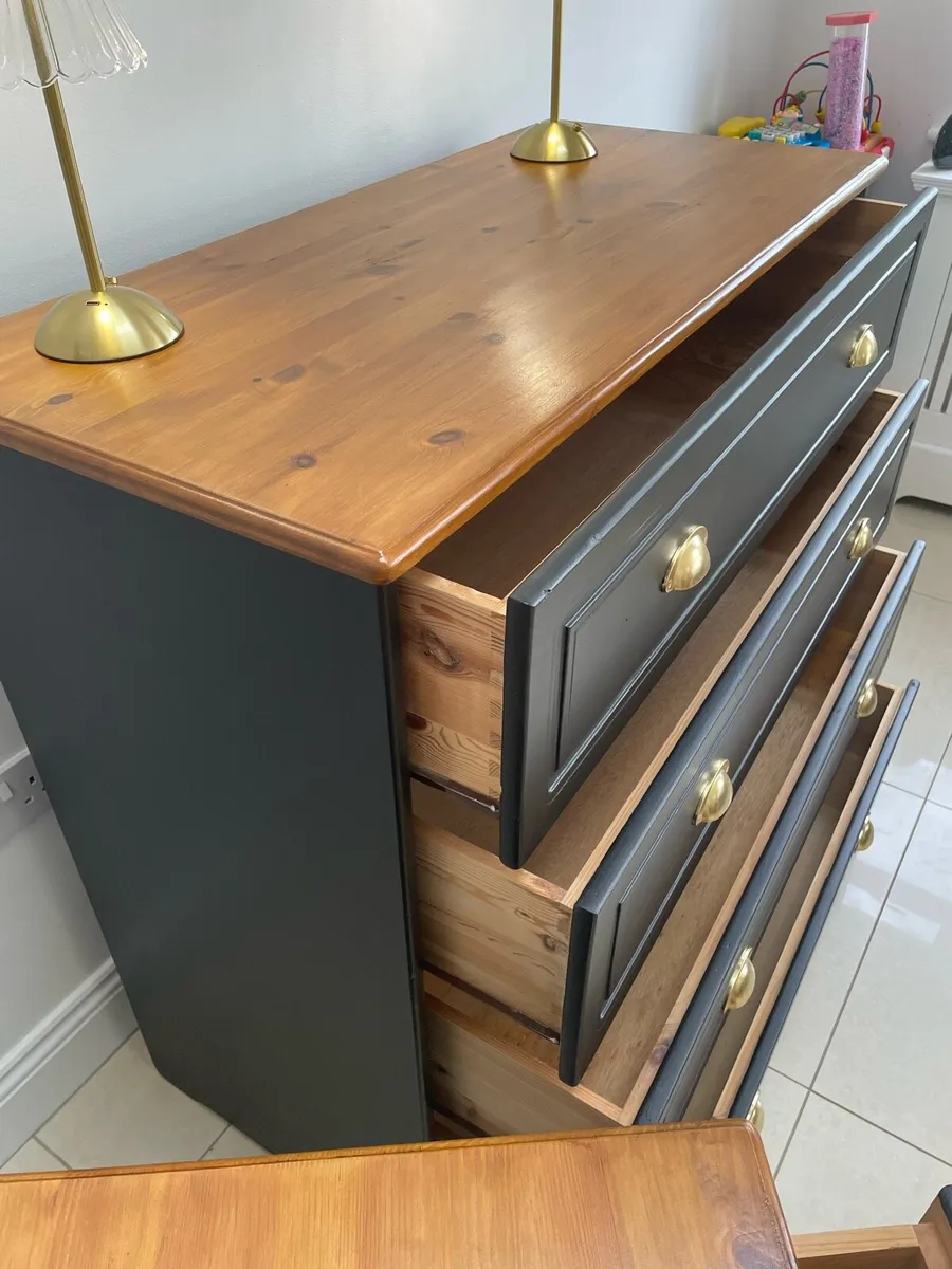 Hand-painted furniture - Image 4