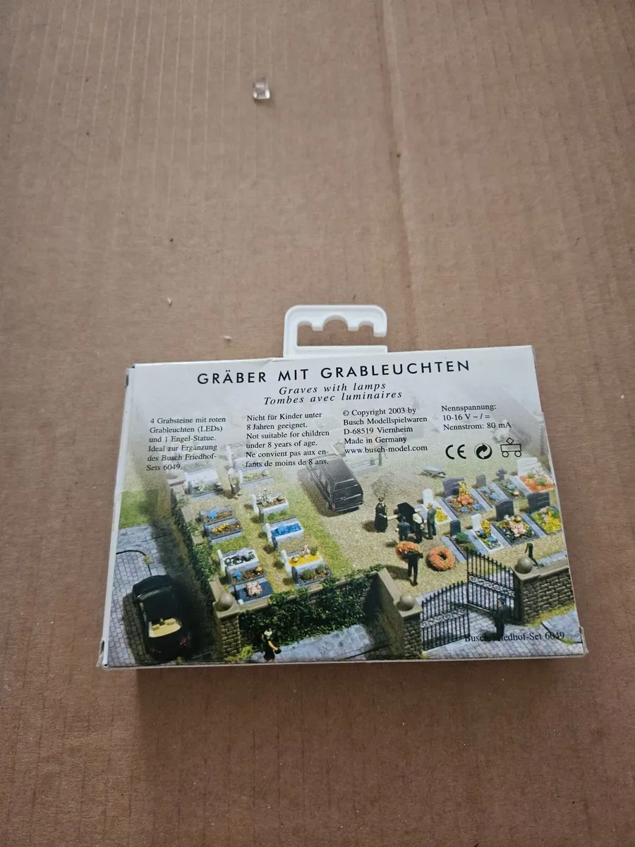 Hornby Busch Graveyard - Image 2