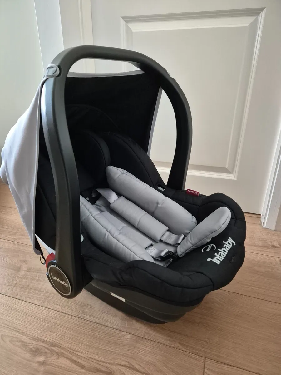 Carrycot and Car Seat - Image 4