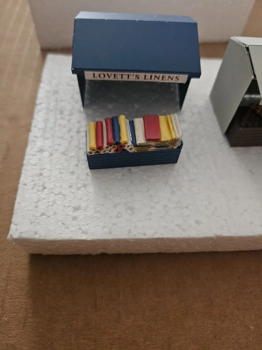 Hornby Bachmann OO Gauge Market Stalls - Image 3