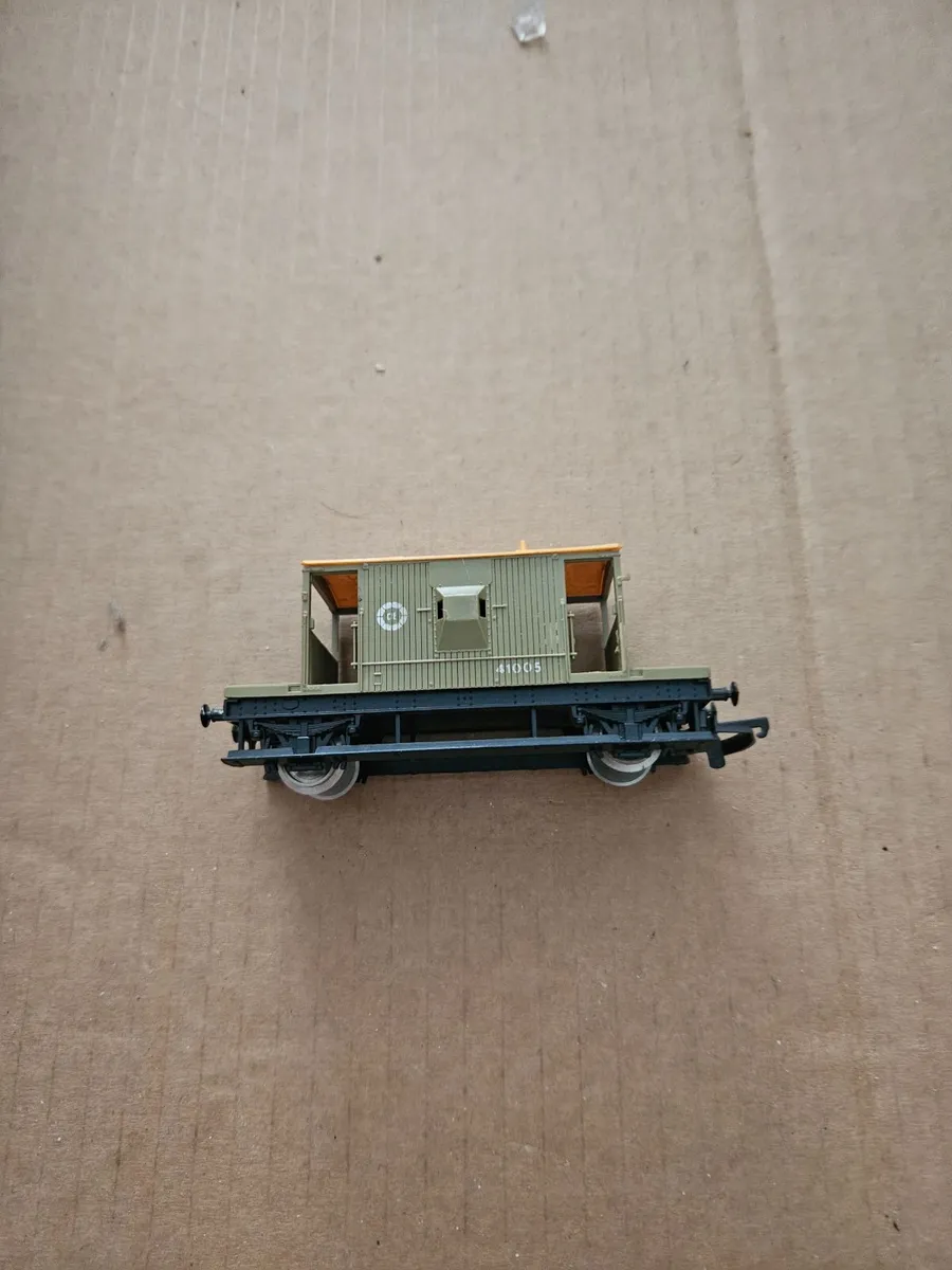 Hornby Lima OO Gauge Irish Rail Brake Van - Image 2