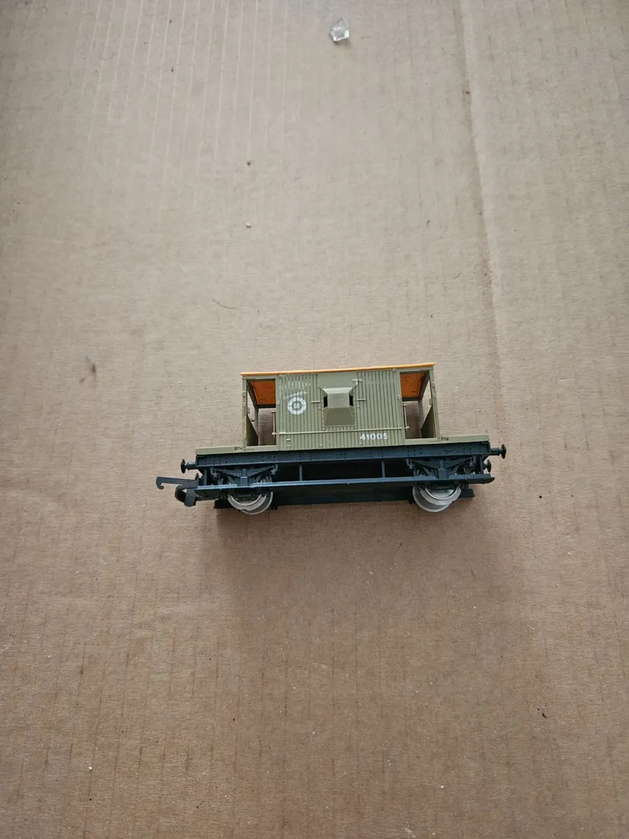 Hornby Lima OO Gauge Irish Rail Brake Van - Image 1