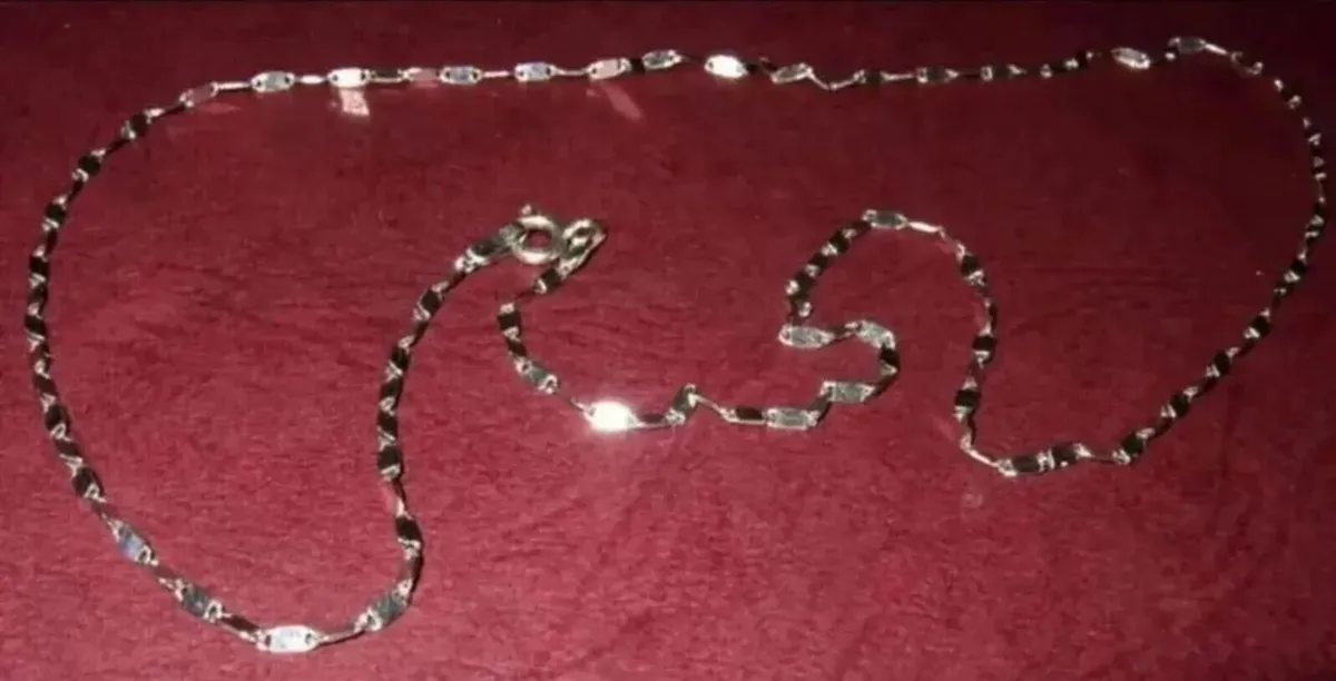 Vintage Hallmarked 9ct White Gold Necklace - Image 1