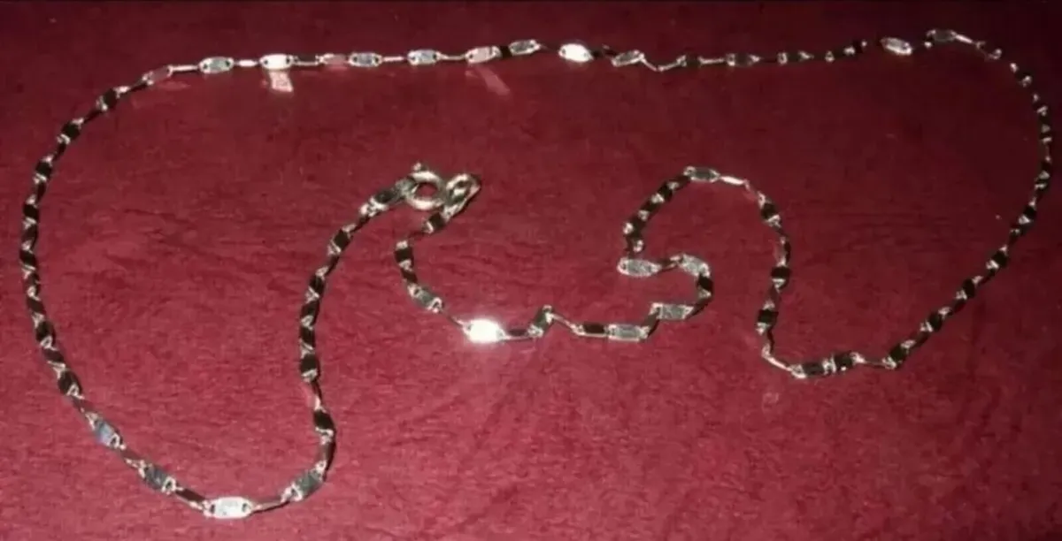 Vintage Hallmarked 9ct White Gold Necklace - Image 2