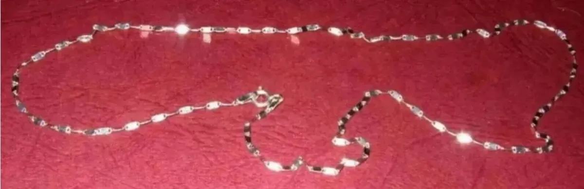 Vintage Hallmarked 9ct White Gold Necklace - Image 4