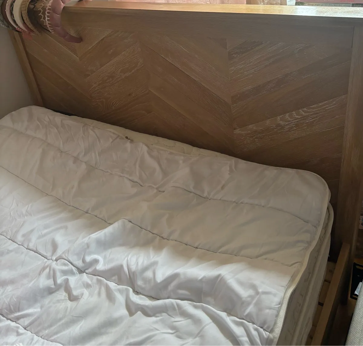 Oak&Chevron 4ft 6” Bed frame - Image 4