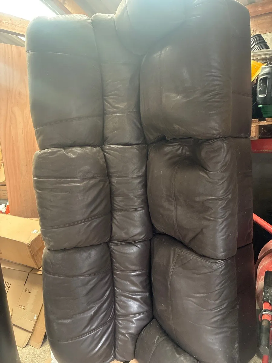 3 seat leather recliner - Image 1