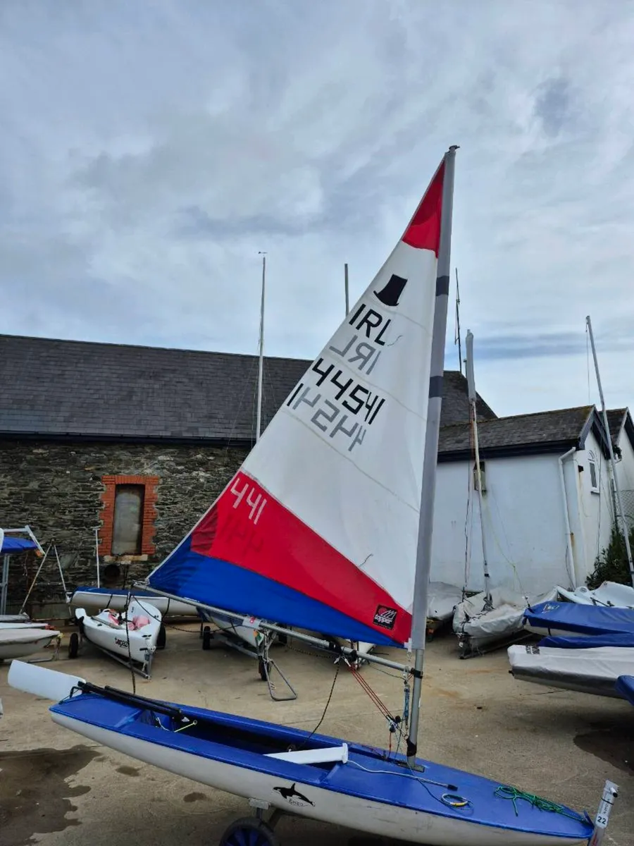 Topper Sailing dinghy - Image 1