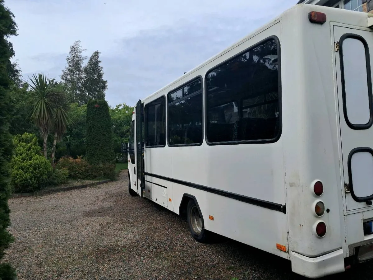 Bus - Image 4