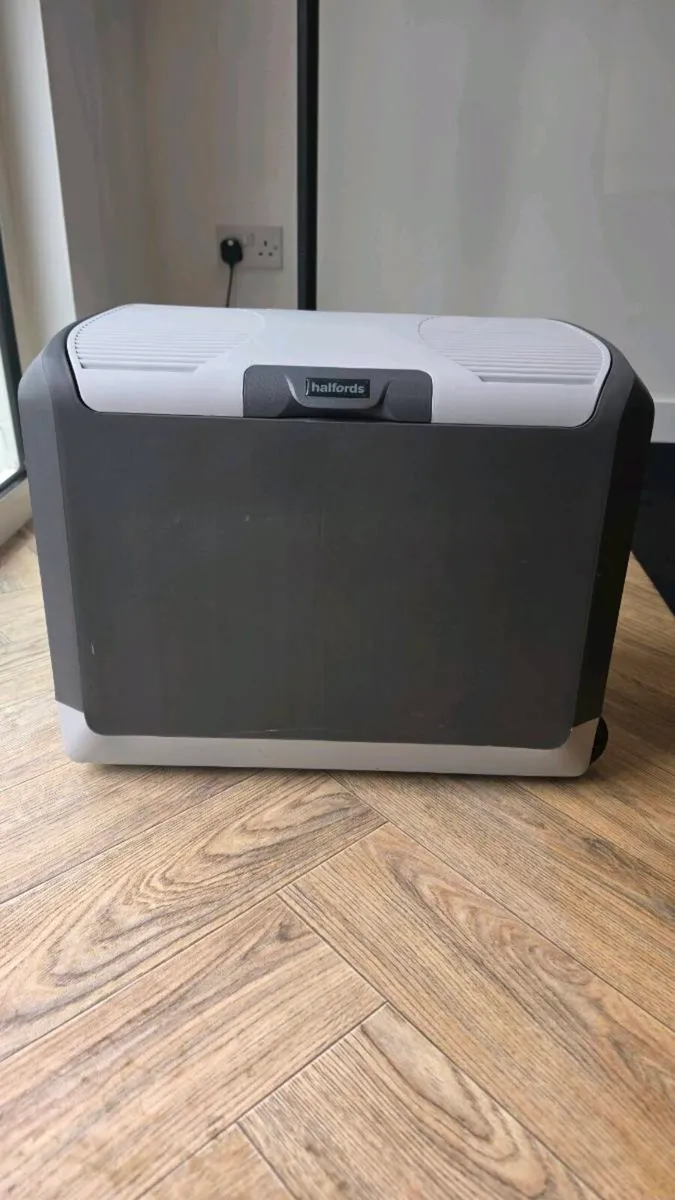Halfords Electric coolbox - Image 1