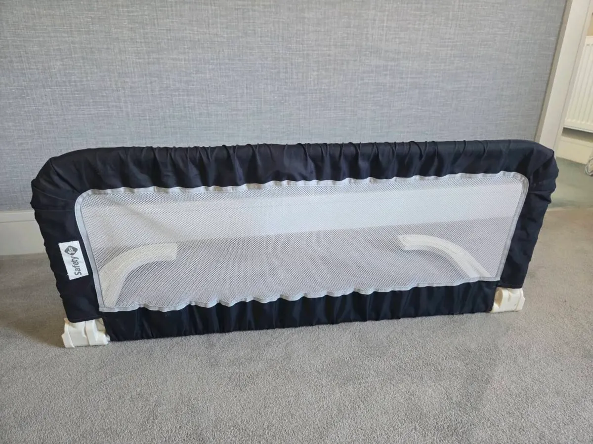 Bed safety rails - Image 1