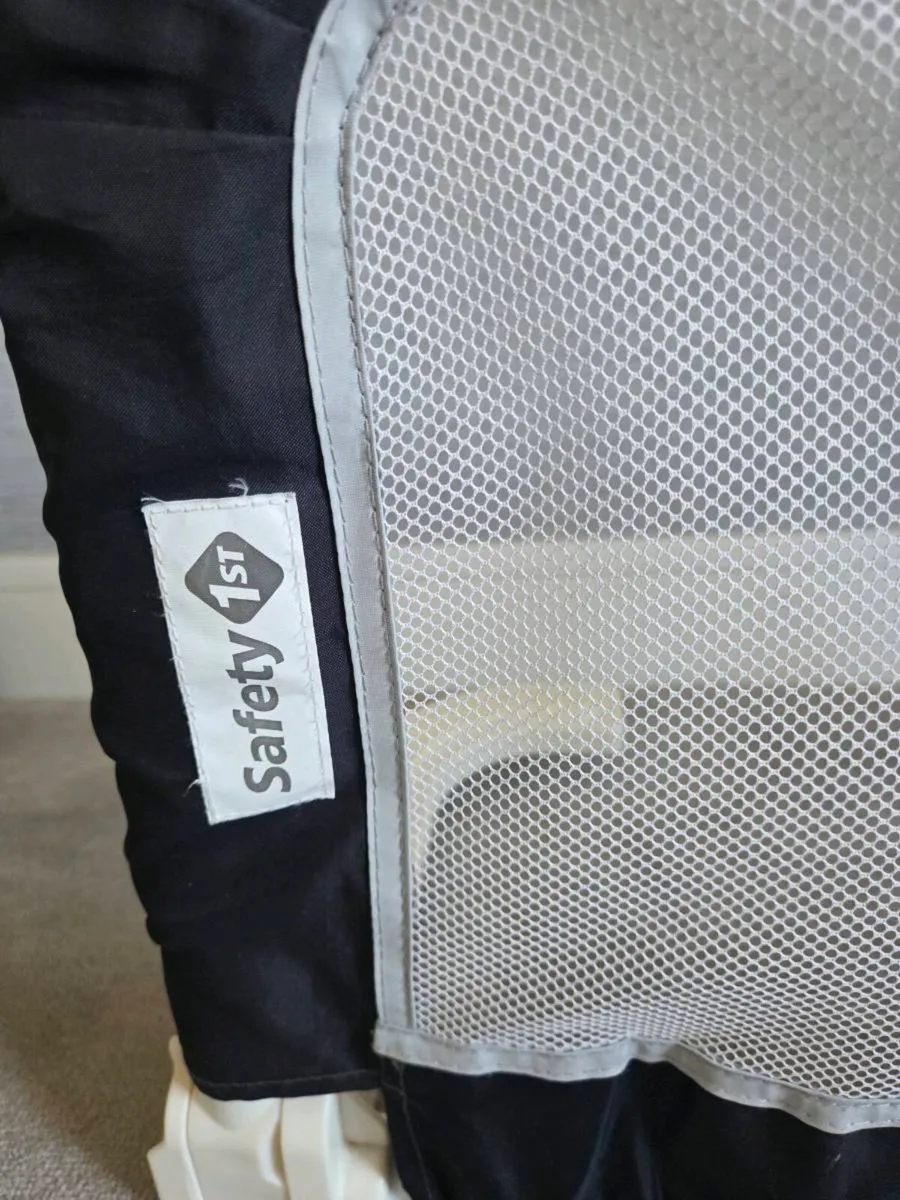 Bed safety rails - Image 2