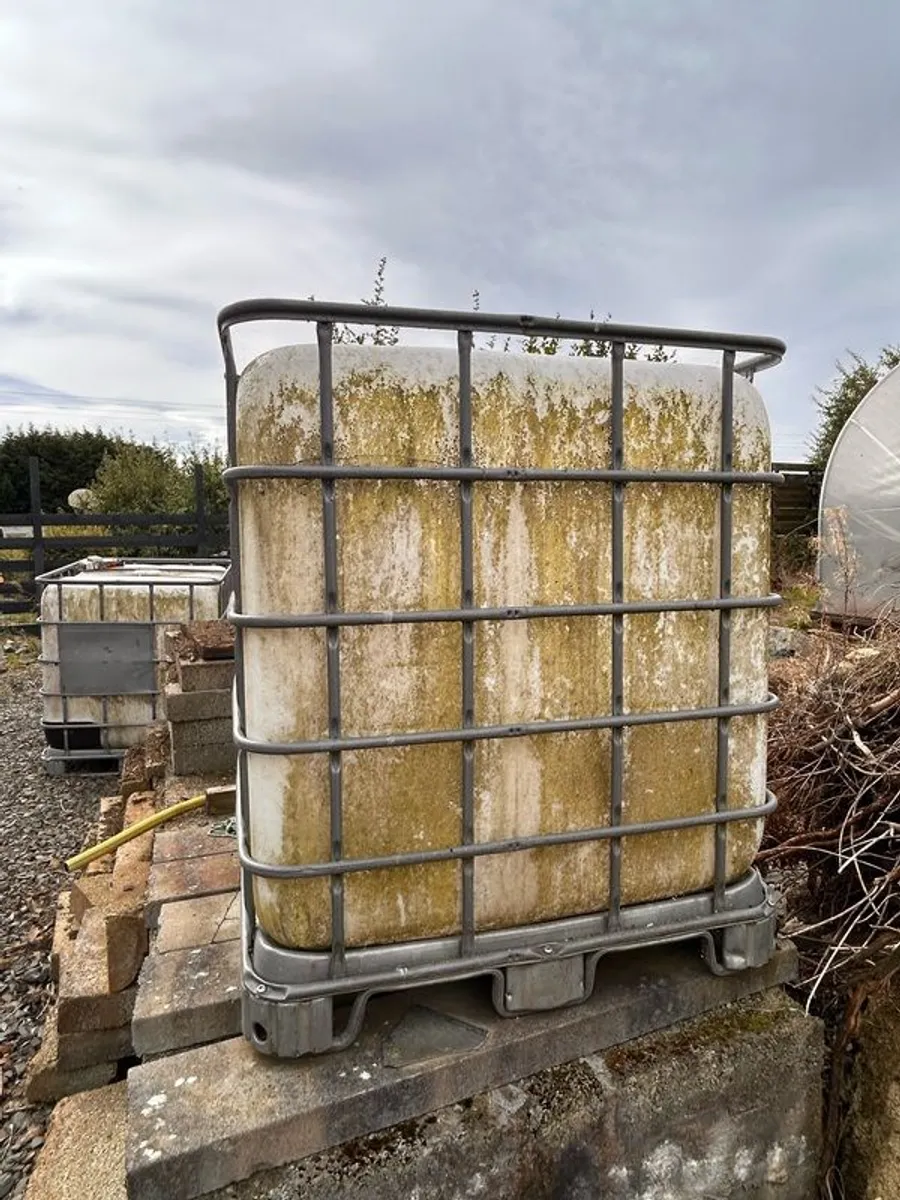 Two 1000 litre IBC water tanks - Image 1