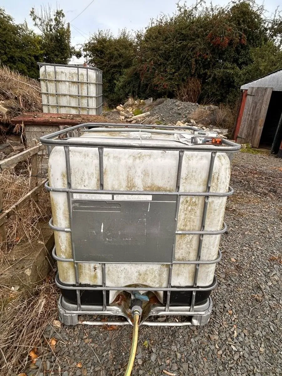 Two 1000 litre IBC water tanks - Image 2