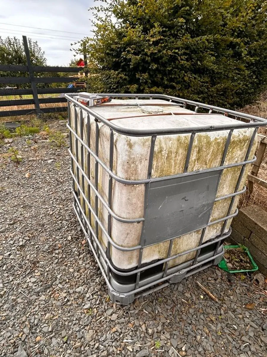 Two 1000 litre IBC water tanks - Image 3