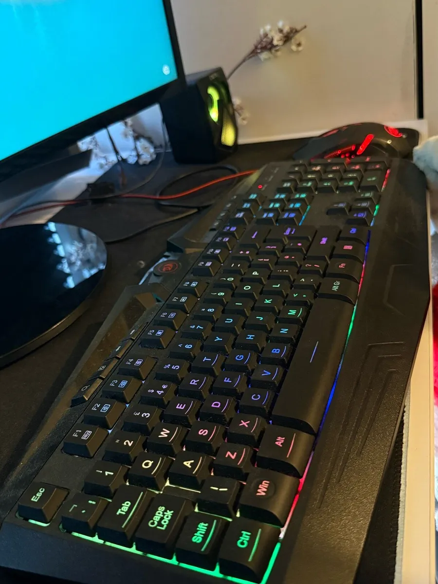 Samsung Curved Gaming Computer - Image 4
