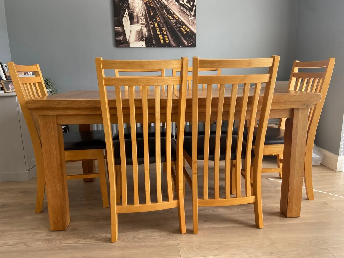 Dining table and 6 chairs - Image 2