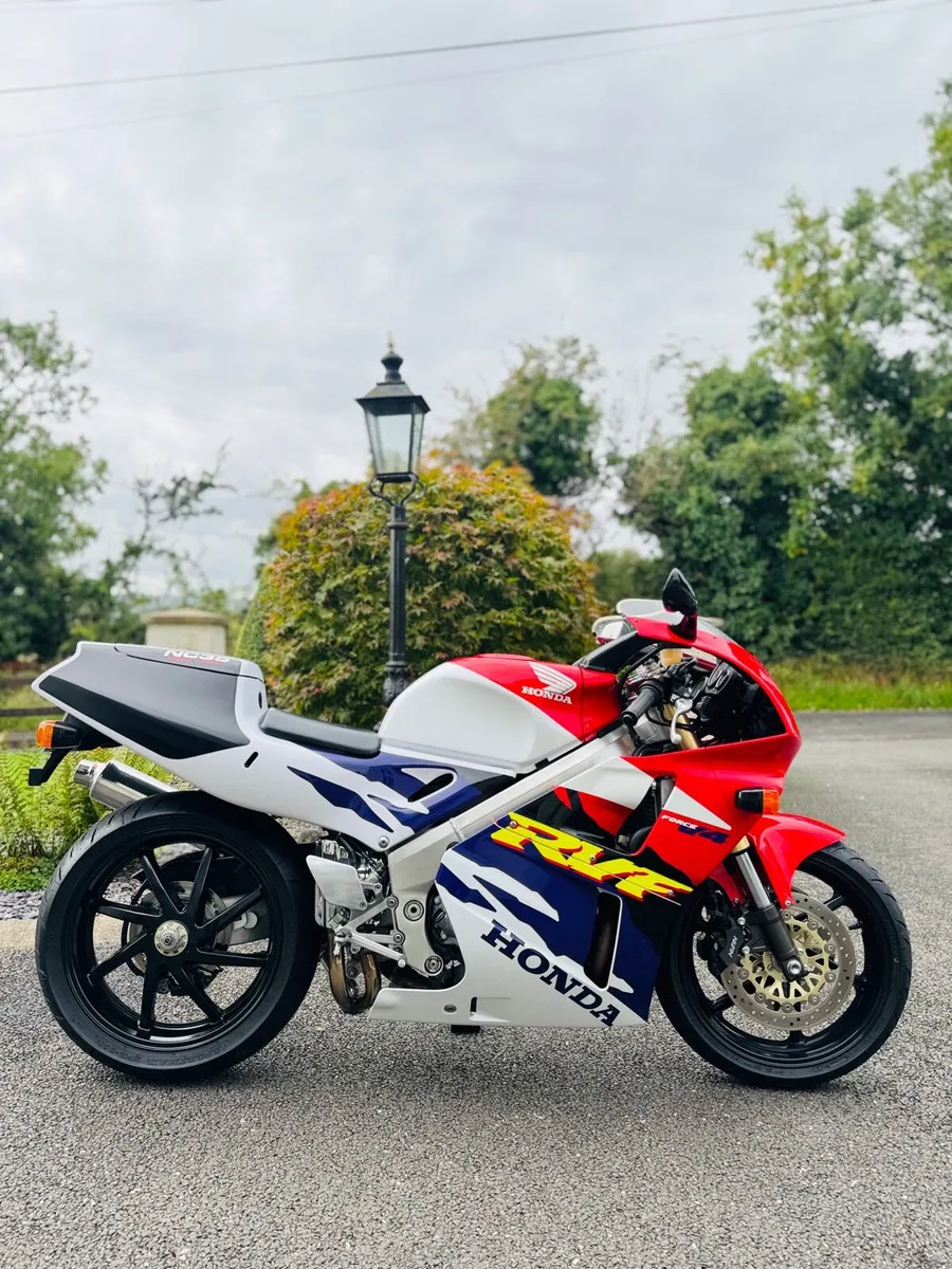 RVF400 NC35 - Image 1