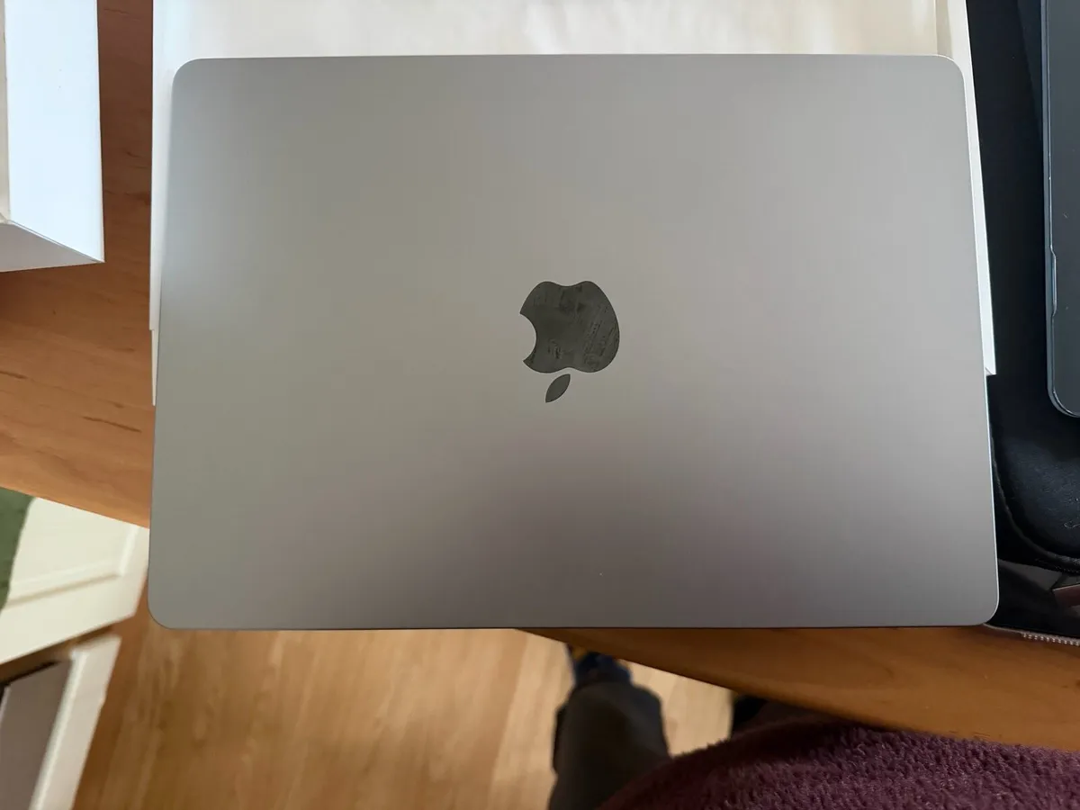 Macbook Air M3 - Image 1