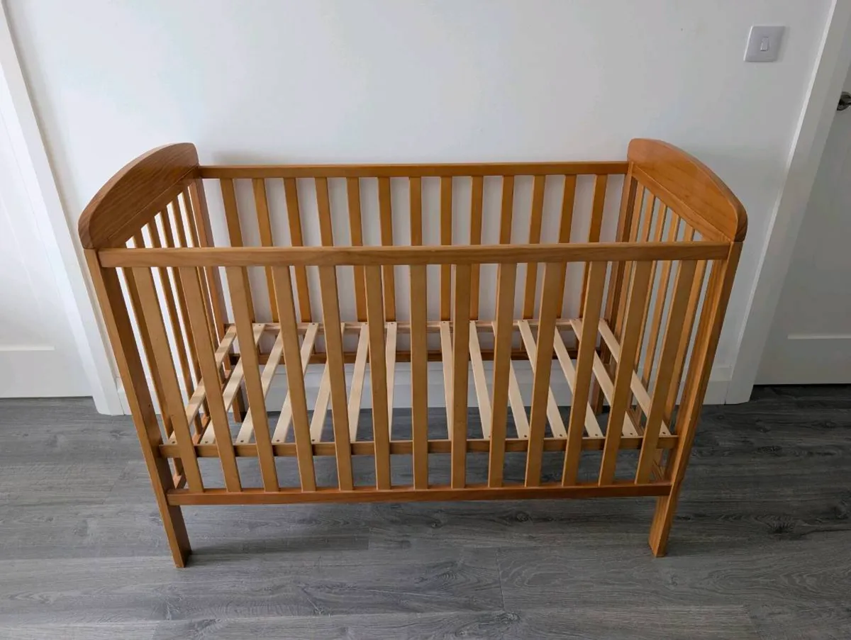 Baby cot - Image 2
