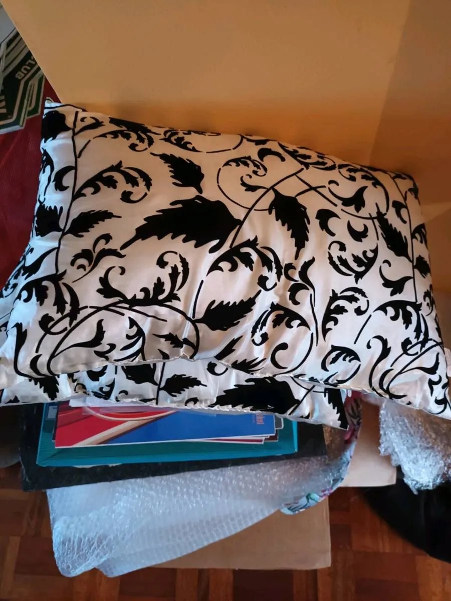 Cushions/Throw - Image 3
