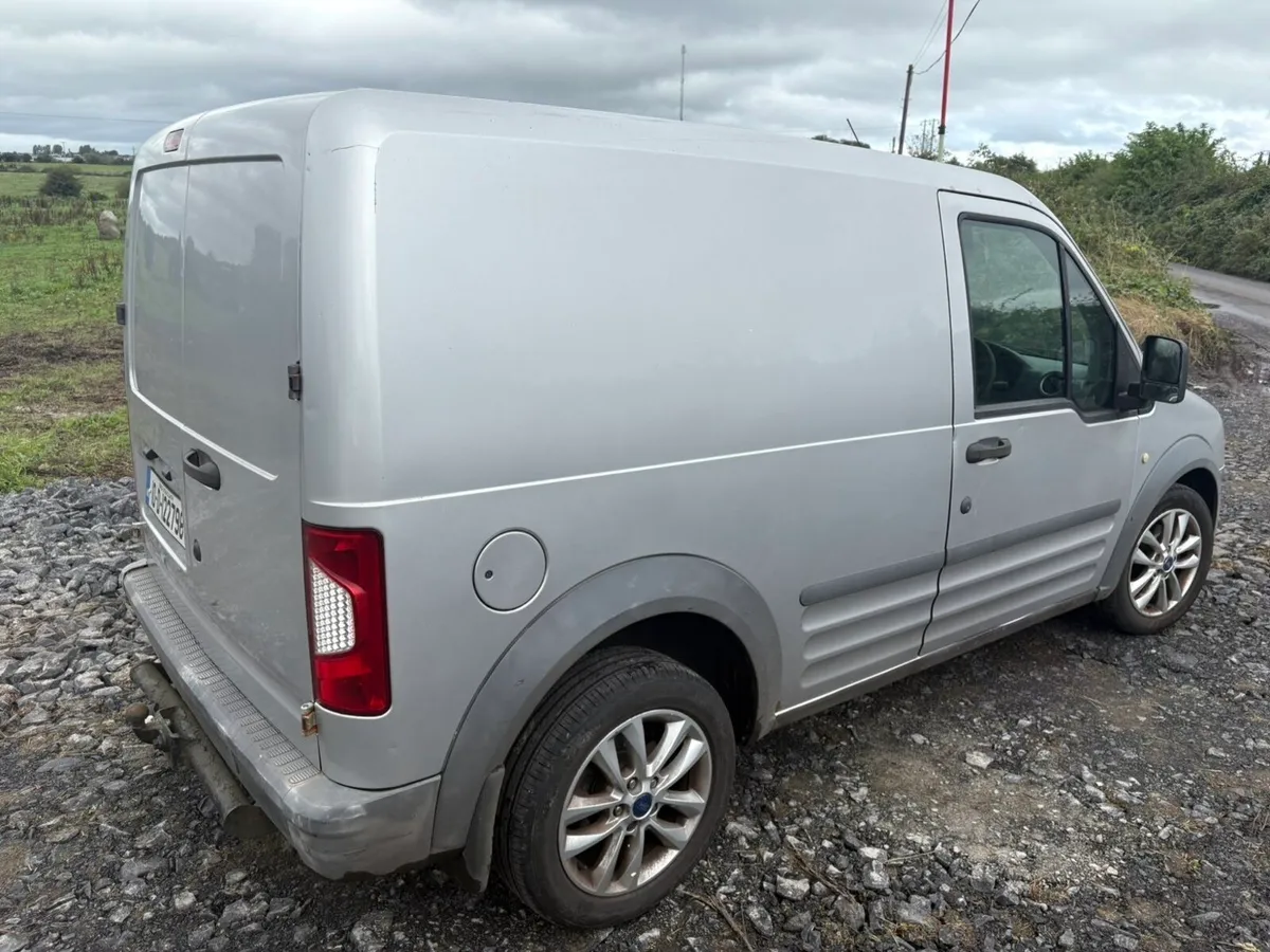 2010 Ford Transit connect , low mileage, tax & Doe - Image 4