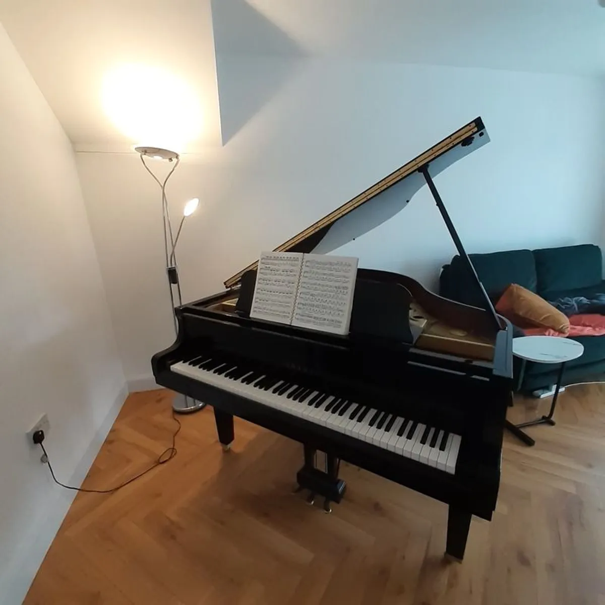 A1 Yamaha 4'11" baby grand reconditioned piano - Image 2