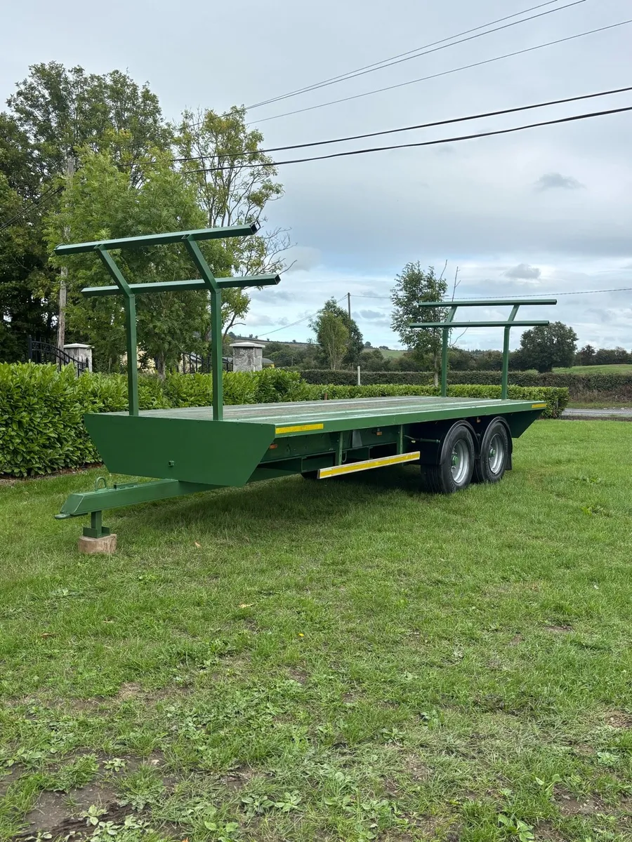Bale trailer - Image 1