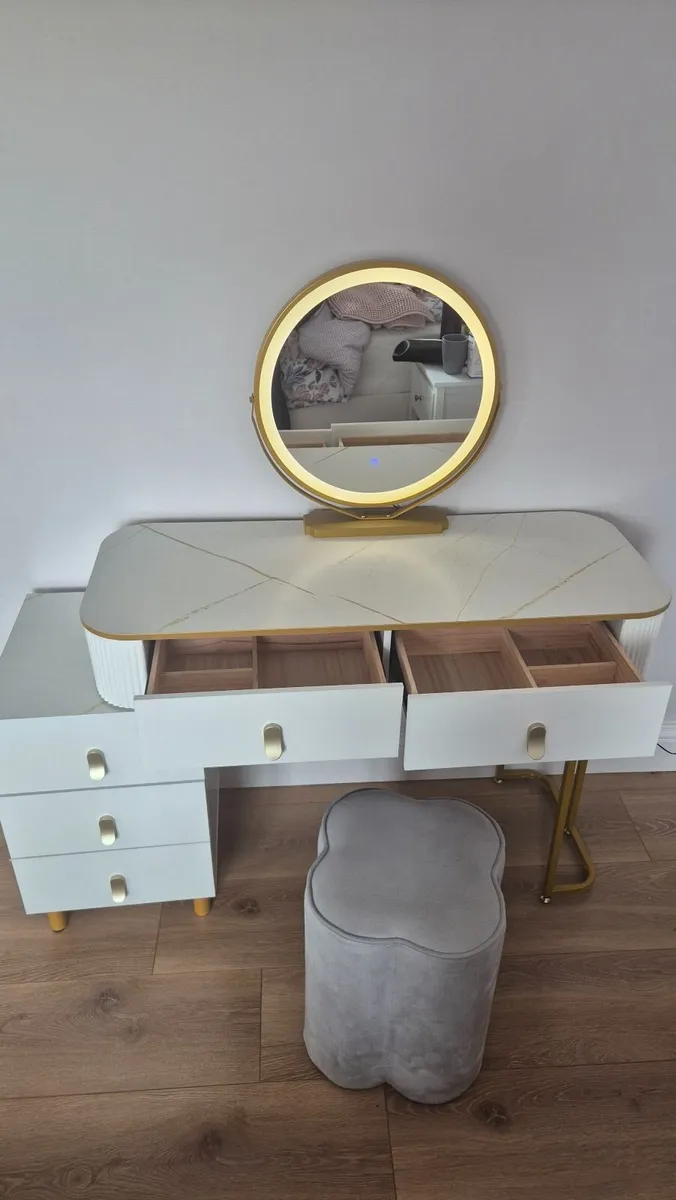 Vanity table and stool - Image 2
