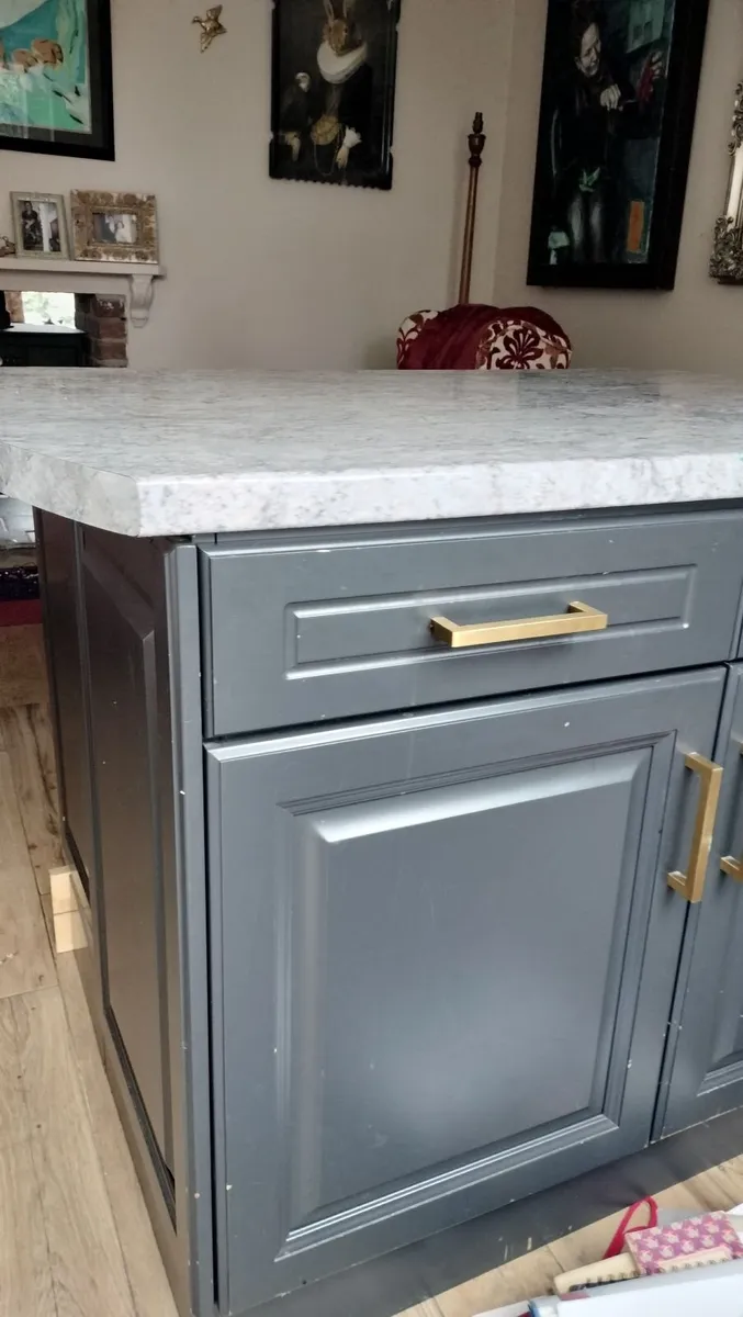 Kitchen island - Image 2