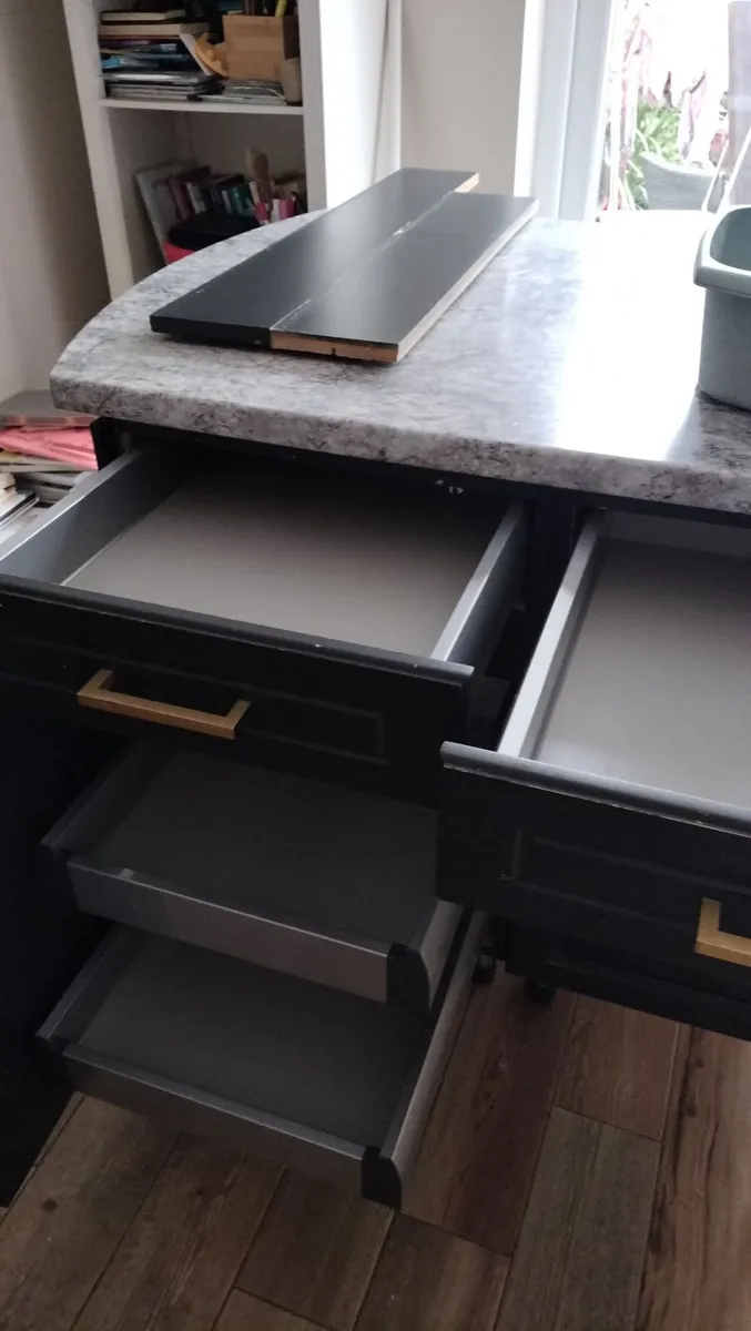 Kitchen island - Image 3