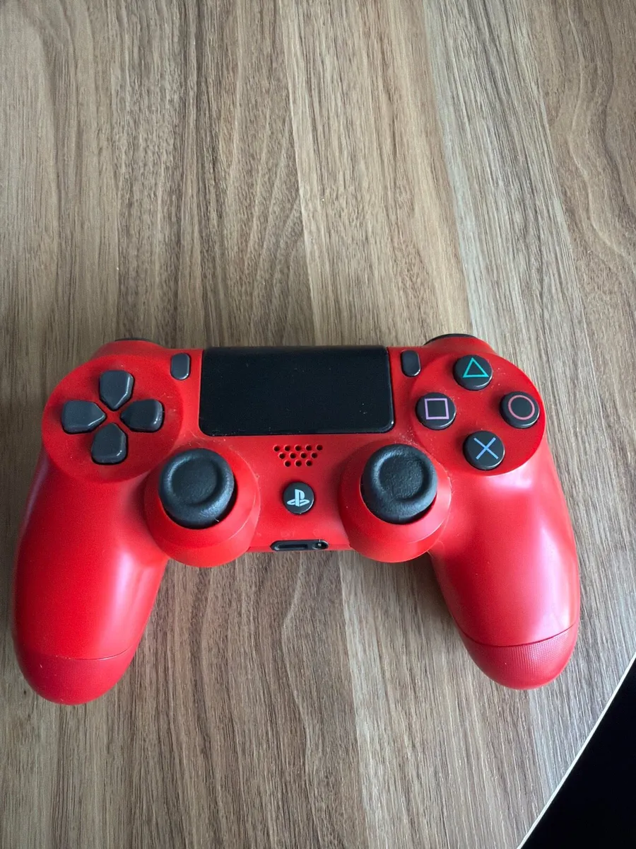 PS4 and controller - Image 1